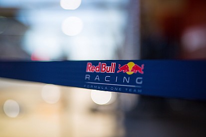 Red Bull представила свою новую гоночную экипировку