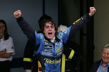 Egy igazi V10-es klasszikus: Alonso startja Malajziából