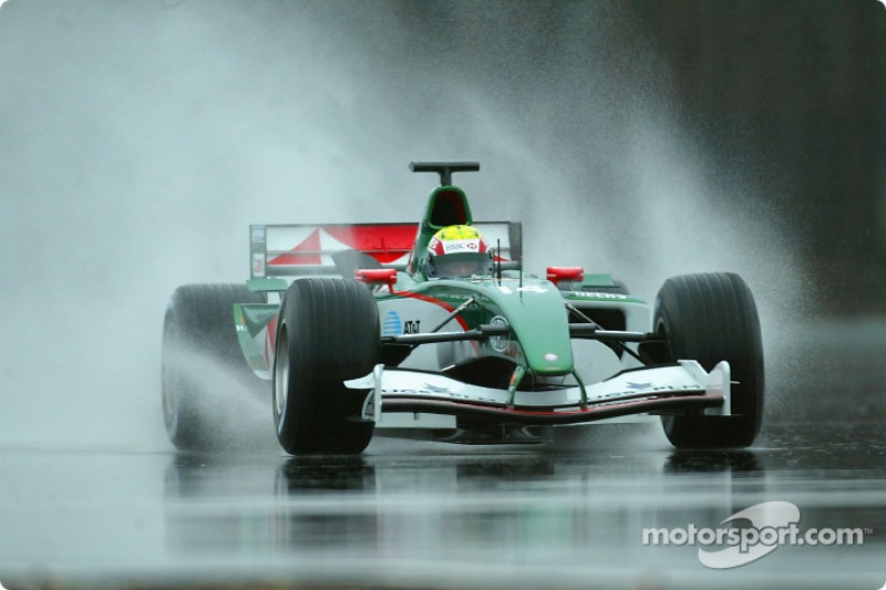 Mark Webber test ediyoryeni Jaguar R5, Ford'in Proving Ground Lommel, Belgium