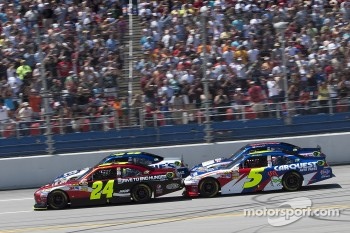 Start: Jeff Gordon, Hendrick Motorsports Chevrolet and Jimmie Johnson, Hendrick Motorsports Chevrolet lead the field