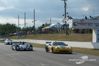 #06 Core Autosport Oreca FLM09: Gunnar Jeannette, Ricardo Gonzalez, #4 Corvette Racing Chevrolet Corvette C6 ZR1: Oliver Gavin, Jan Magnussen