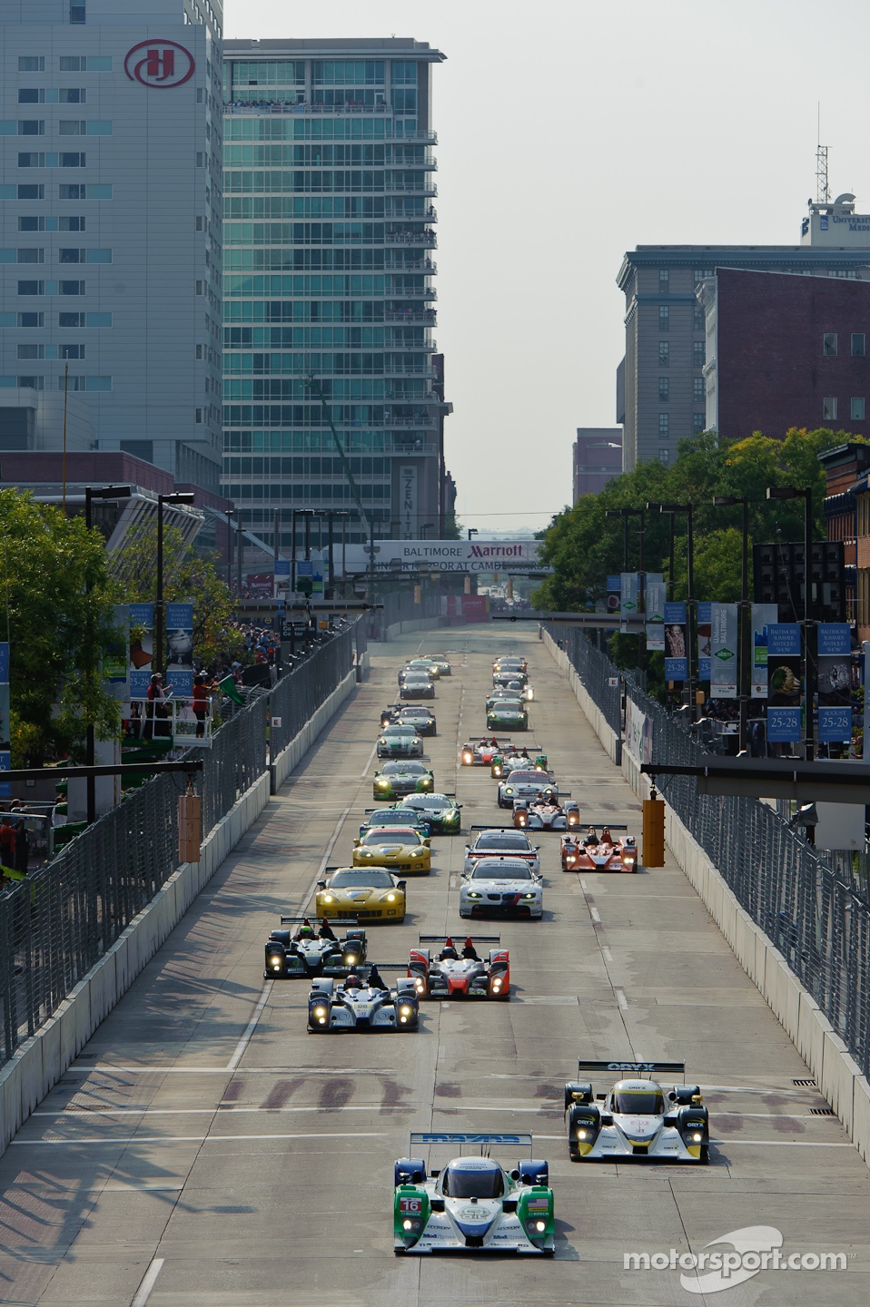 Start: #16 Dyson Racing Team Lola B09/86: Chris Dyson, Guy Smith leads the field