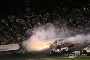 Joey Coulter, Richard Childress Racing Chevrolet and James Buescher, Turner Motorsports Chevrolet crash