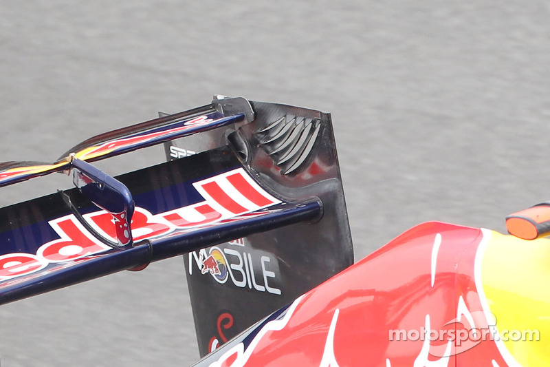 Nyitott DRS Sebastian Vettel autóján