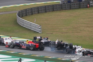 Sebastian Vettel, Red Bull Racing survives a crash with Sergio Perez, Sauber and Bruno Senna, Williams at the start of the race
