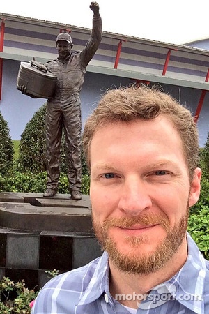 Dale Earnhardt Jr., Hendrick Motorsports Chevrolet takes a selfie in front of a statue of his father