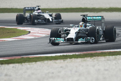 Льюіс Хемілтон, Mercedes AMG F1 W05 і Дженсон Баттон, McLaren MP4-29
