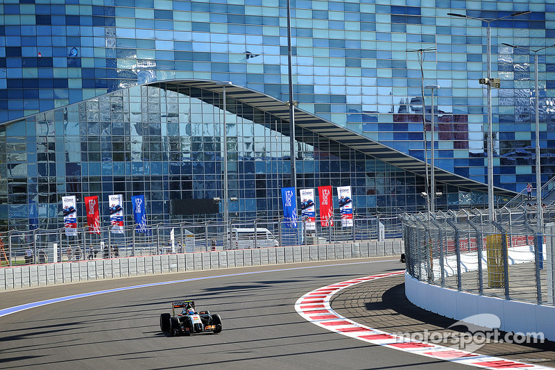 http://cdn-1.motorsport.com/static/img/mgl/1700000/1770000/1773000/1773000/1773081/s8/f1-russian-gp-2014-sergio-perez-sahara-force-india-f1-vjm07.jpg