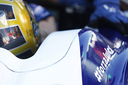 #ForzaJules en el auto de Johnny Cecotto