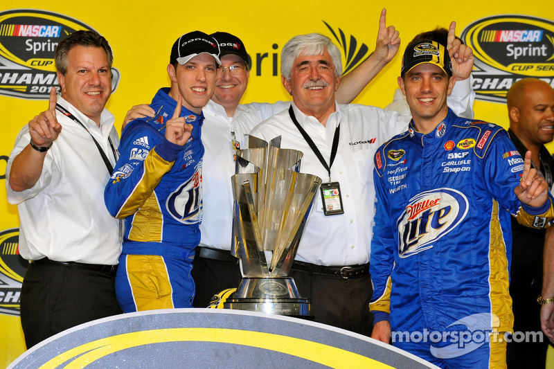 Championship victory lane: 2012 NASCAR Sprint Cup Series champion Brad Keselowski, Penske Racing Dod