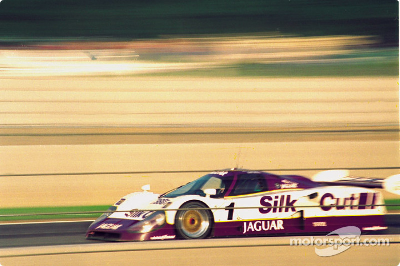 #1 Silk Cut Jaguar XJR-12: Мартін Брандл, Алан Ферт, Девід Леслі