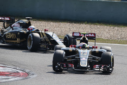 Pastor Maldonado, Lotus F1 E23 lidera a su compañero Romain Grosjean, Lotus F1 E23