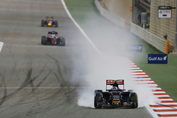 Карлос Сайнс мол., Scuderia Toro Rosso STR10 блокує колеса на гальмуванні