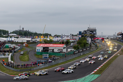 Inicio: #20 Schubert Motorsport BMW Z4 GT3: Dominik Baumann, Claudia Hürtgen, Jens Klingmann, Martin