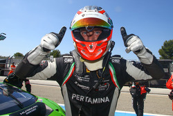 Il vincitore della Pole Mirko Bortolotti festeggia