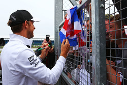 Jenson Button, McLaren, mit den Fans