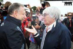 Jean Todt, Presidente FIA con Bernie Ecclestone sulla griglia di partenza