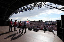 Tony Jardine, Manor F1 Team en el concierto después de la carrera