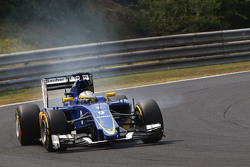 Marcus Ericsson, Sauber C34 se bloquea en la frenada