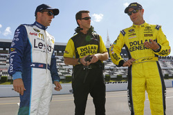 Jamie McMurray, Chip Ganassi Racing Chevrolet y Matt Kenseth, Joe Gibbs Racing Toyota