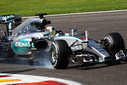 Lewis Hamilton, Mercedes AMG F1 W06 blocca le ruote in frenata