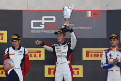 Podio gara 2: secondo Esteban Ocon, il vincitore Marvin Kirchhofer, ART Grand Prix e il terzo Luca G