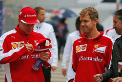(Da sinistra a destra): Kimi Raikkonen, Ferrari with team mate Sebastian Vettel, Ferrari