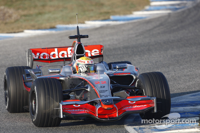 Lewis Hamilton test ediyoryeni McLaren Mercedes MP4-23