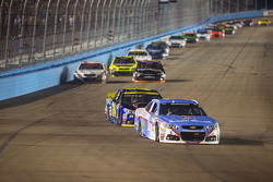 Jamie McMurray, Chip Ganassi Racing Chevrolet; Jeff Gordon, Hendrick Motorsports Chevrolet