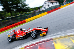 周冠宇在ADAC F4锦标赛斯帕站第一回合获得亚军