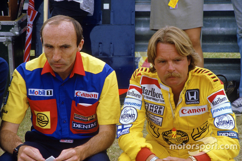 Frank Williams en pleine concentration avec Keke Rosberg
