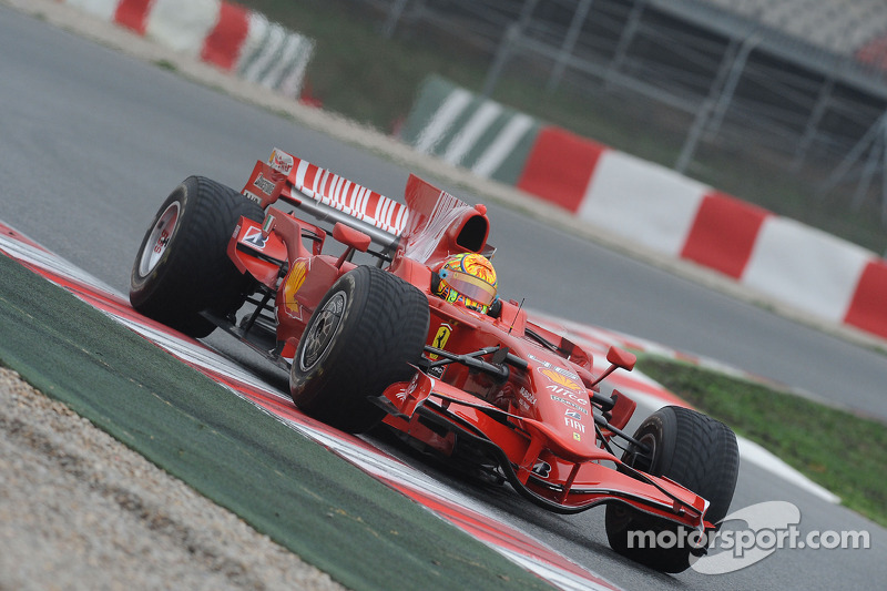Valentino Rossi test ediyorFerrari F2008