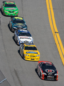 Kevin Harvick, Dale Earnhardt Jr., Carl Edwards, Joey Logano y Kyle Busch