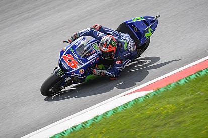 Silverstone, Libere 1: Vinales beffa Lorenzo a tempo scaduto