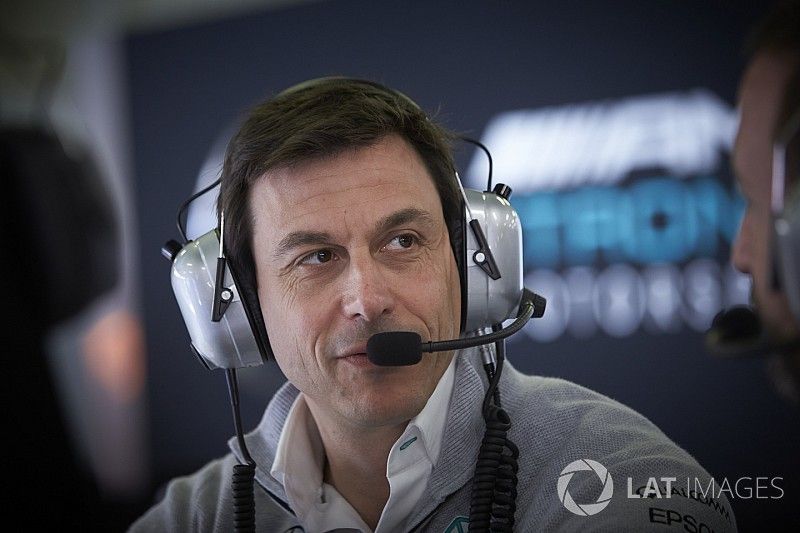 Wolff verrast door pole: "Niet verwacht na matige tests in Barcelona"