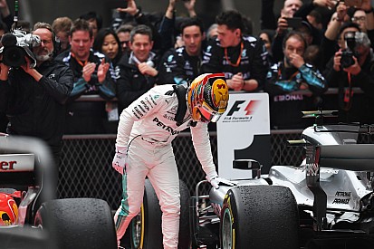 Hamilton: „Ez a Verstappen gyerek…”