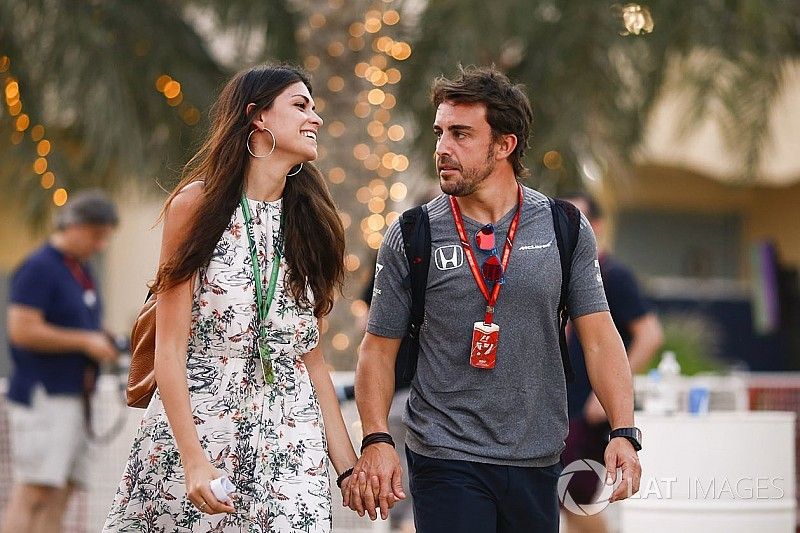 Fernando Alonso, McLaren, mit Freundin Linda Morselli