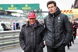 Wolff se siente "como un zombie" tras la muerte de Lauda