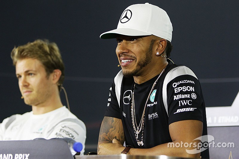 Hamilton ride di Rosberg: "Sfrutta Verstappen per avere ascolto"