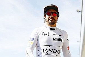 RESMI: Alonso perpanjang kontrak untuk musim F1 2018