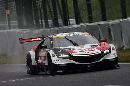 In beeld: Jenson Button maakt kennis met Japanse Super GT