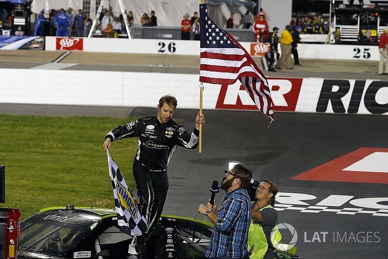 Keselowski vence a Busch en Richmond