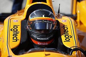 Alonso laisse les fans choisir son casque pour l'Indy 500