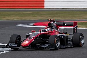 GP3 Silverstone: Russell slaat dubbelslag met zege in hoofdrace