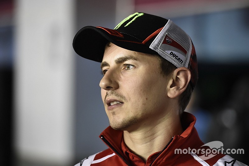 MotoGP: Lorenzo elismerte, hogy egyelőre esélytelen a dobogóra, bezzeg Dovi...