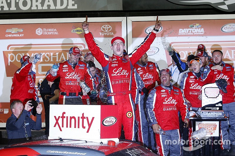 Reed gana accidentada carrera en la primera fecha de Xfinity