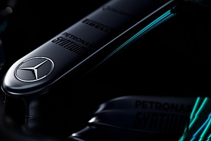 Mercedes lanza un avance de las fotos de su coche para 2017