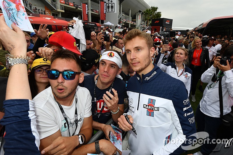 Szirotkinnak nincs problémája azzal, hogy pénteken Kubica is vezet helyette
