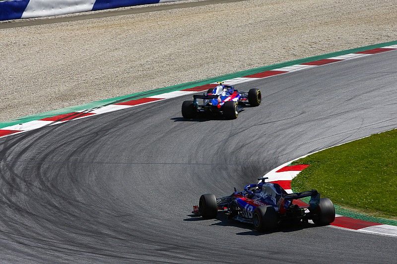 Gasly y Hartley dudan del nuevo paquete aerodinámico de Toro Rosso