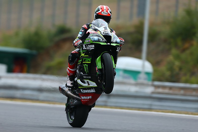 Rea hace historia en Brno y vence su carrera número 60